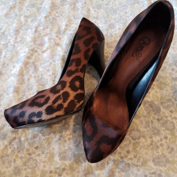 Privilege by Carlos Santana fabric brown leopard pumps - Picture 3 of 6